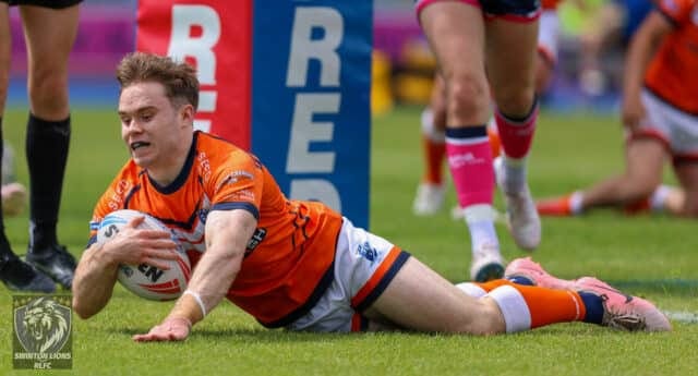 Tommy Porter scores the first try
